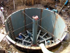 地下に建設中の貯水槽の画像