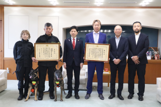 防災功労者内閣総理大臣表彰を受賞した2団体が市長を表敬訪問しました