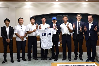 豊橋中央高等学校硬式野球部が市長訪問しました