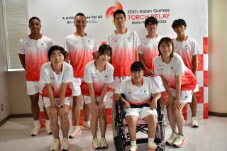 アジア競技大会聖火リレーが行われ、ランナーが豊橋のまちを駆け抜けました