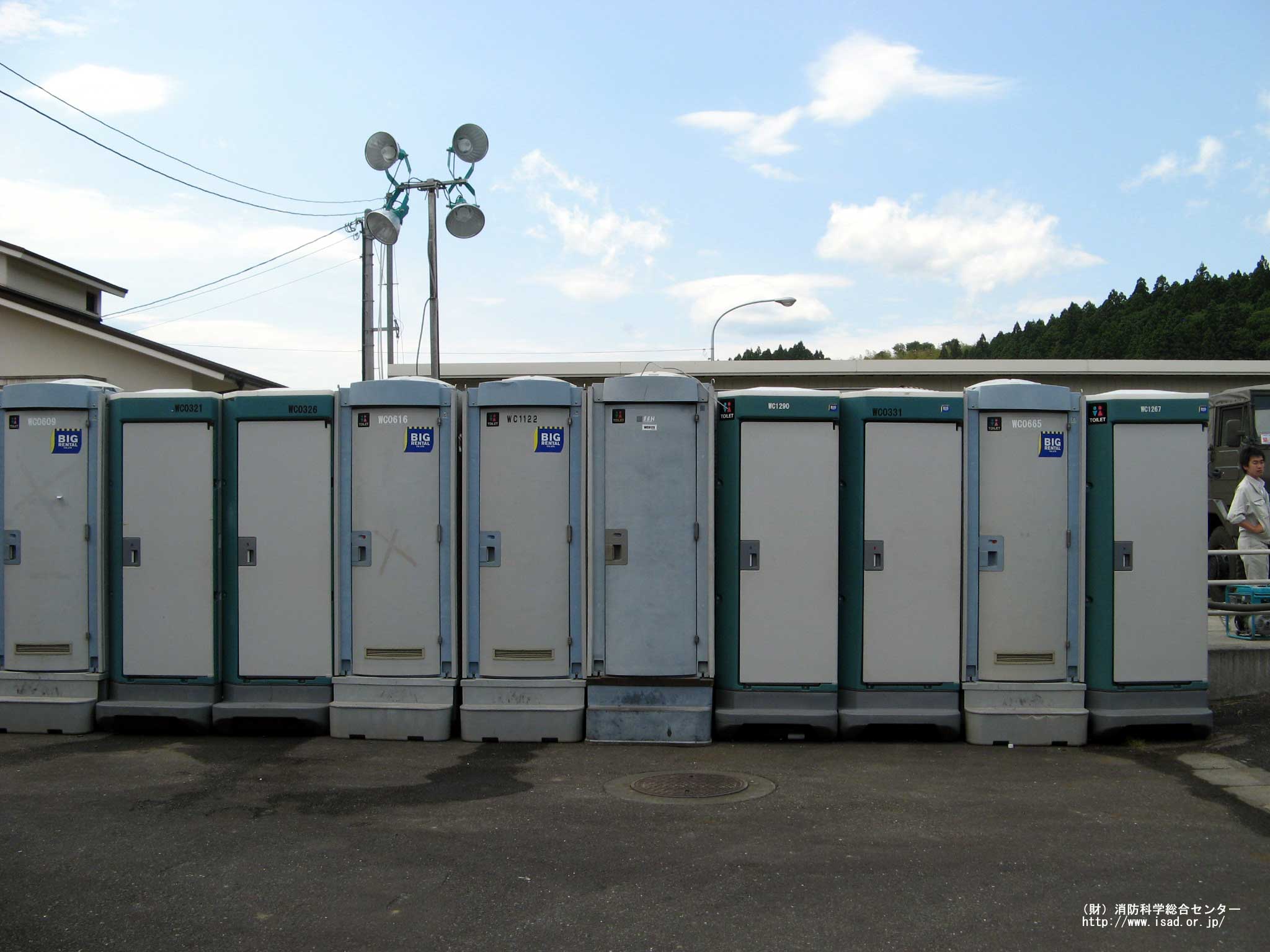 (仮設トイレ)