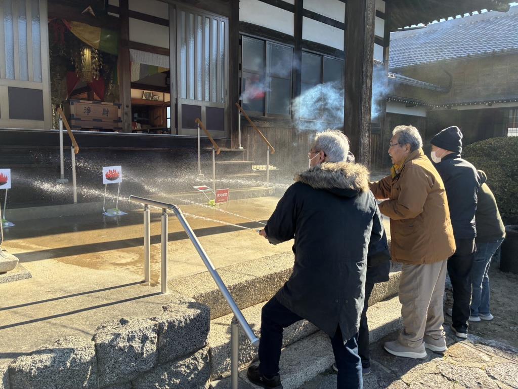 初期消火をしている様子