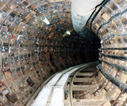 トンネルを支える枠組み写真