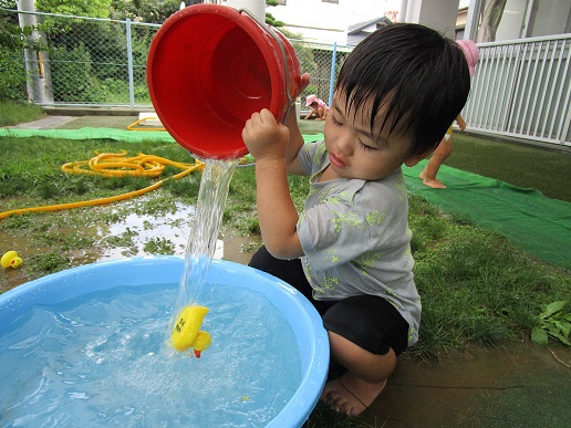 １歳児水遊び