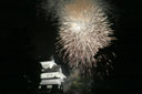 吉田城と打ち上げ花火のようす