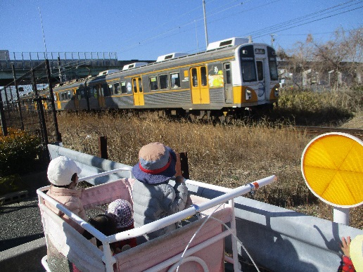 電車を見ているところ